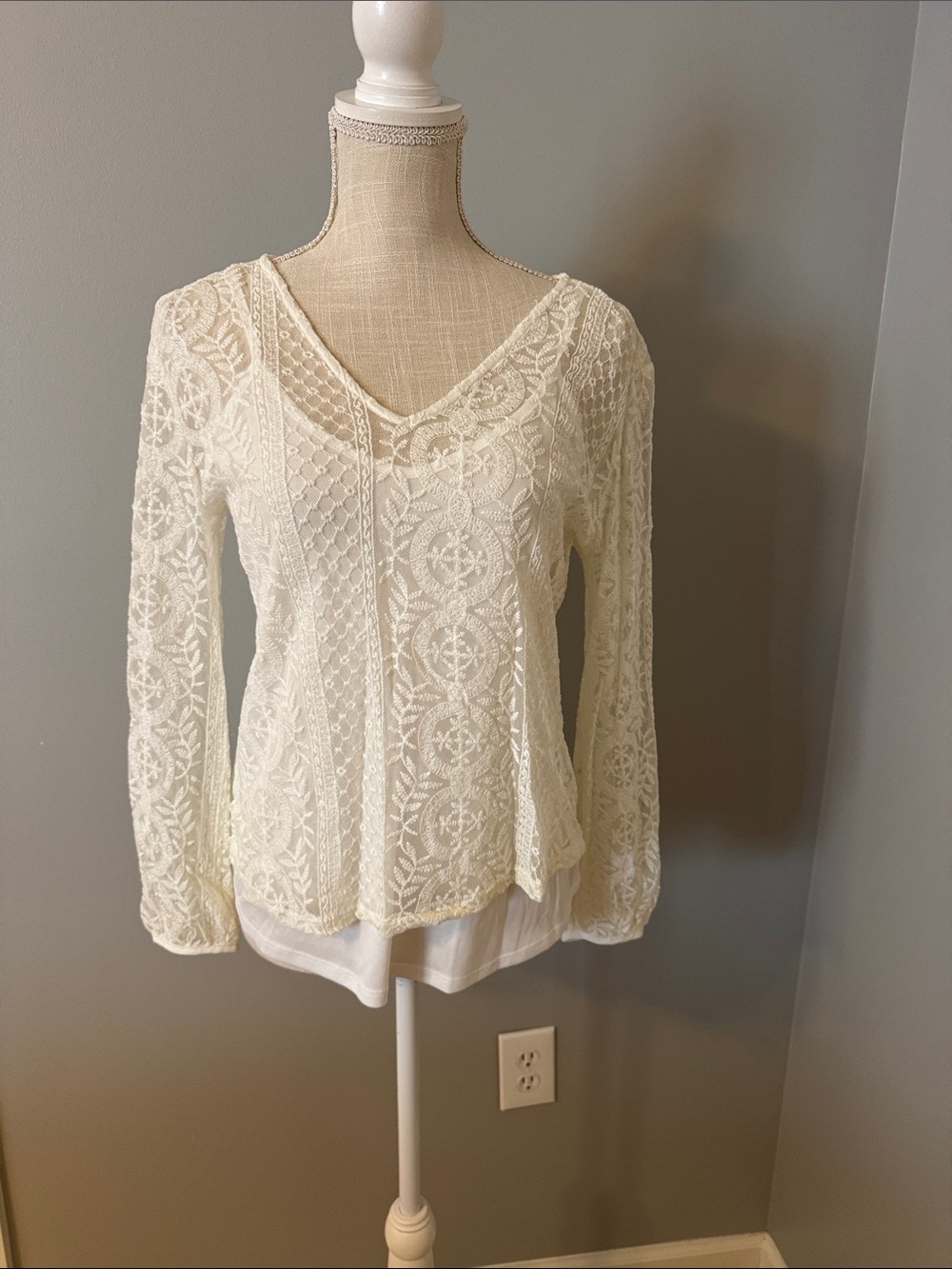 Adiva Cream Lace V-Neck Long Sleeve Top